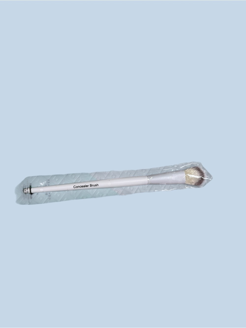 TYS BEAUTY Concealer Brush - White Handle, Ombre Bristles - Picture 2 of 6